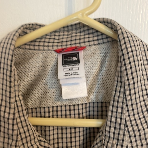 Men’s North Face Button Up - Picture 2 of 6